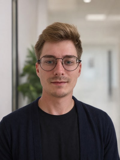 I am a professional male, aged 30 Main Photo