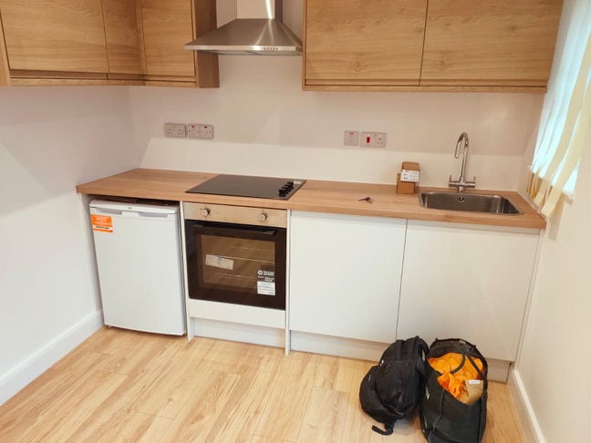Double bedroom annex in a semi detached house. Main Photo