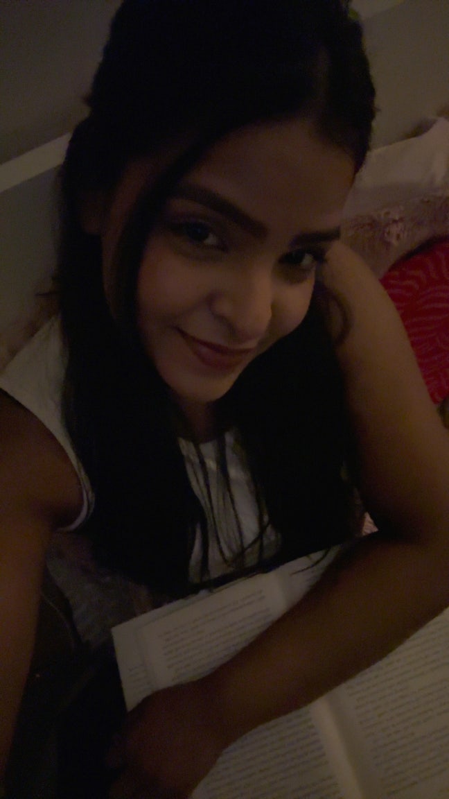 I am a professional female aged 30. I am look... Main Photo