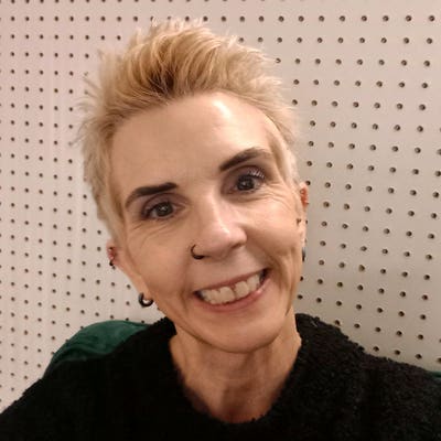 Professional Female seeks a double room Main Photo