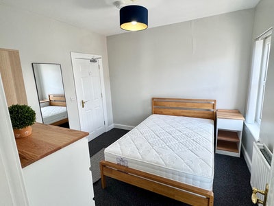 Large bright double room private ensuite Portadown Main Photo