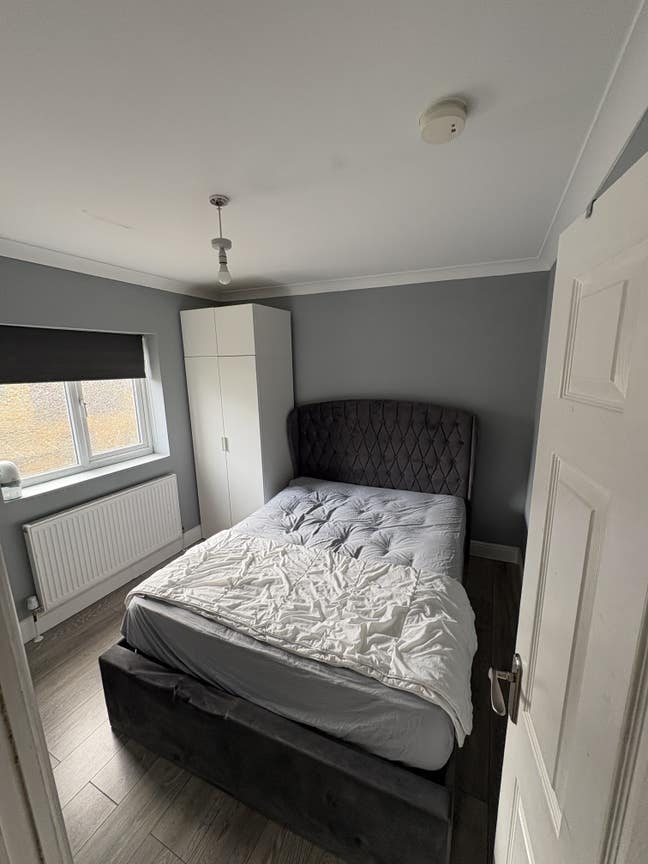 Modern En Suite Double Rooms Available Main Photo
