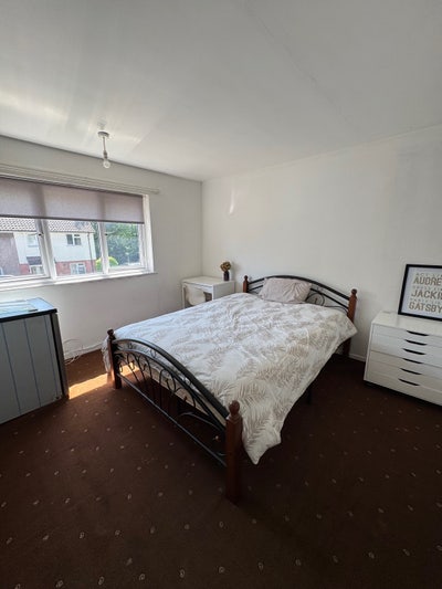 Large Double Room Available. All Bills Included Main Photo
