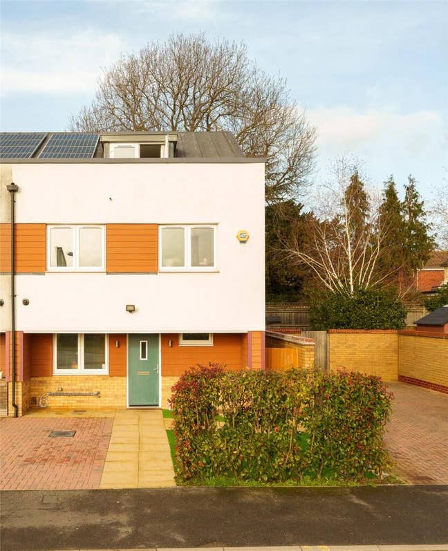 Double room in Modern house-Raynes Park Main Photo