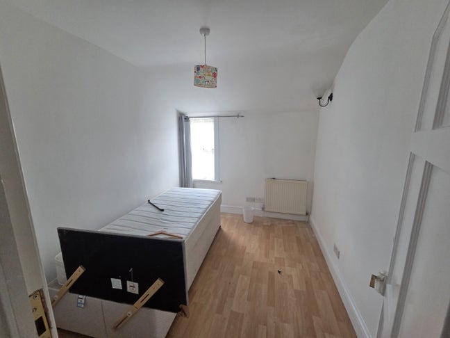 Streatham Common Double Rooms Available Now Main Photo