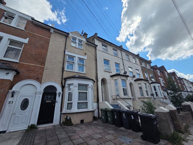 Streatham Common Double Rooms Available Now Main Photo