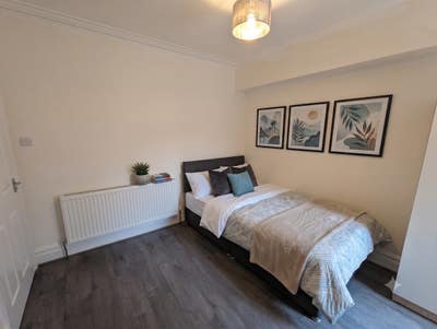 Double Room Within House Share Main Photo