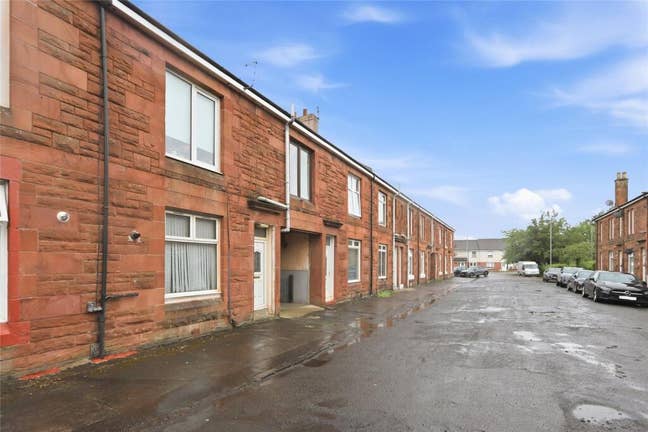 Studio flat next to Bellshill train station Main Photo