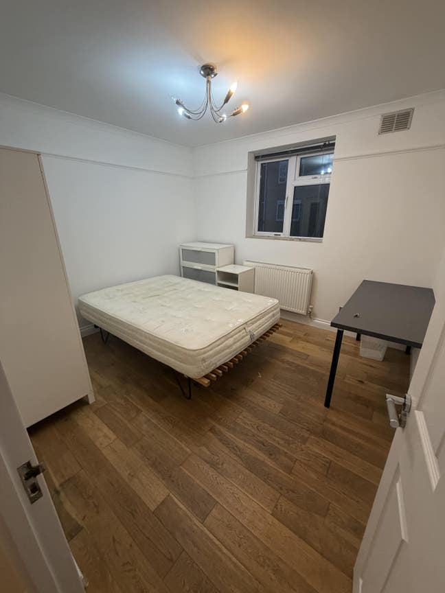 2 bed house in Edgware Road  Main Photo