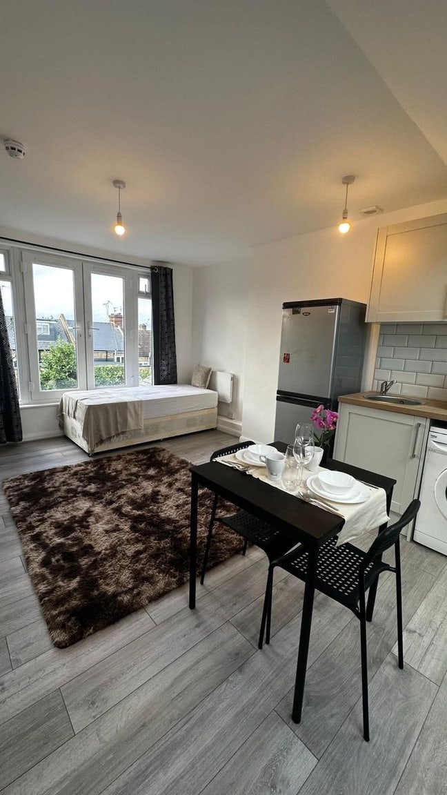 🏡 ✨2 Studio Flats to Let in Willesden Junction   Main Photo