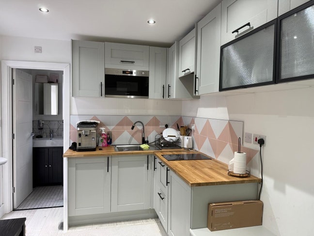 Immaculate Ground Floor Studio Flat Main Photo