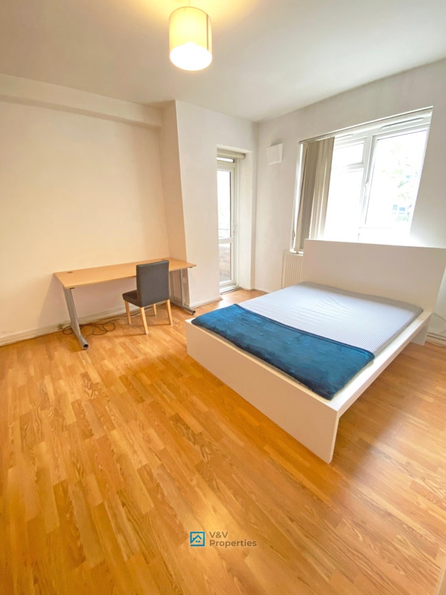 🐼3 Rooms Available Soon in Old Street Main Photo