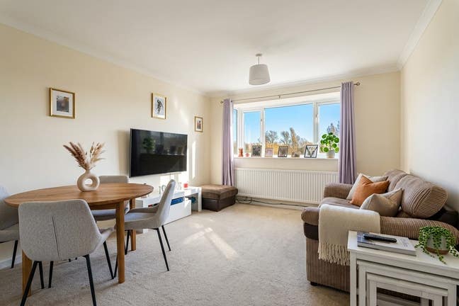 Private top‑floor 2 bedroom apartment Main Photo
