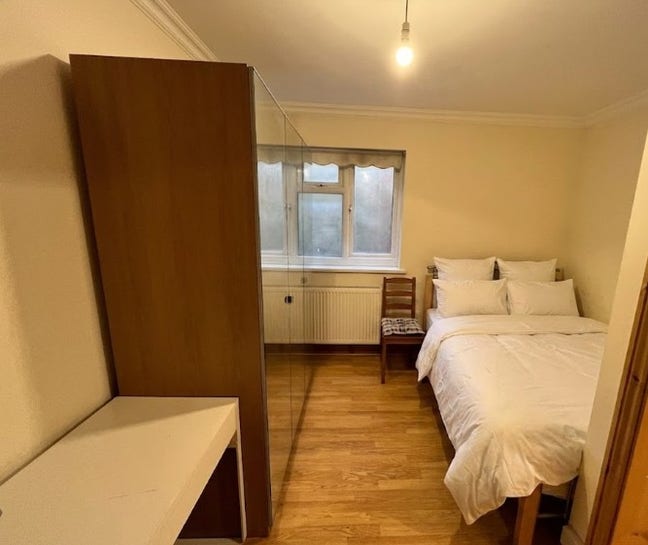 &pound;950 No Bills No Deposit Ensuite + Living Space  Main Photo