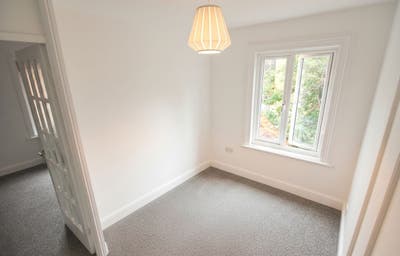 One Bedroom  Un-Furnished Flat in Town Centre Main Photo