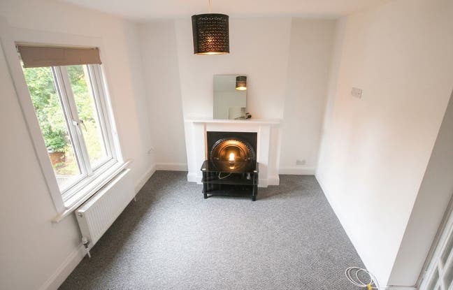 One Bedroom  Un-Furnished Flat in Town Centre Main Photo