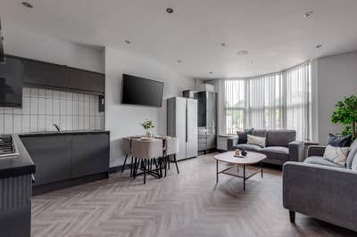 Modern Room In Heart Of Aigburth!  Main Photo