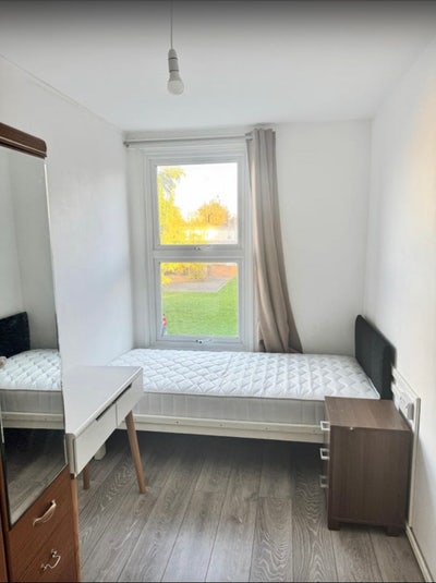 Amazing single room close to station Main Photo