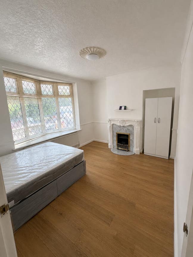 Double Room Next to Eping Forest  Main Photo