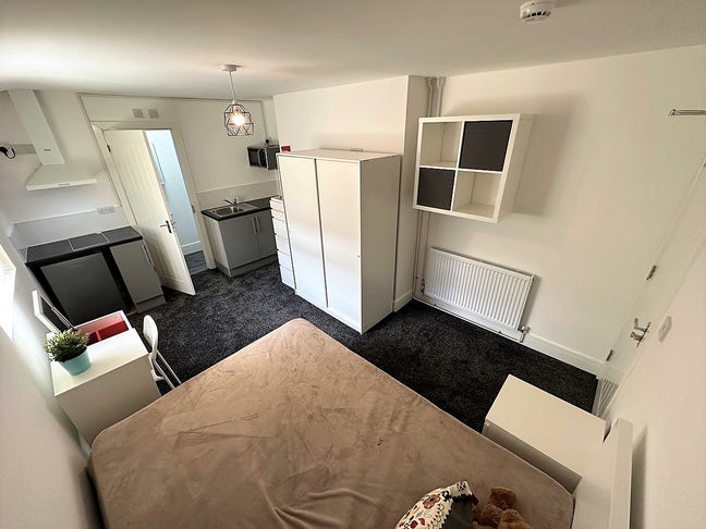 Large Modern Self Contained Studio Main Photo