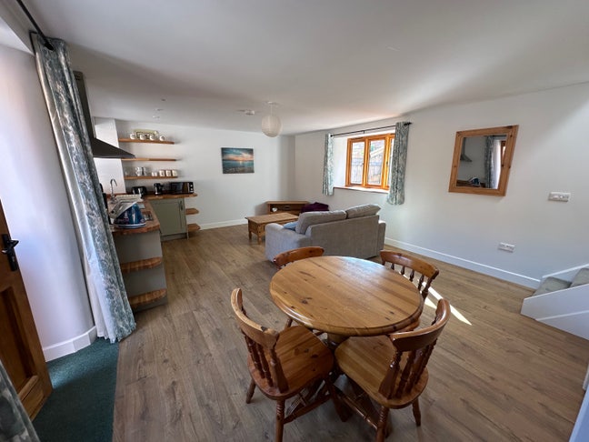 Furnished 1 Bedroom House Main Photo