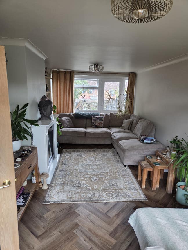 Single Room in a quite home Main Photo