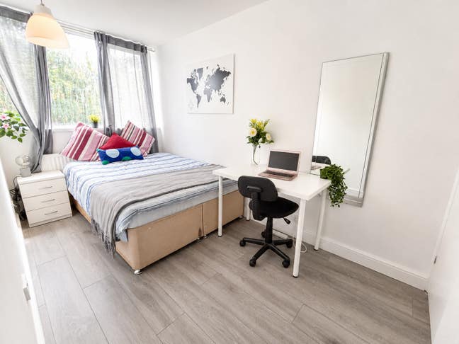 ⭐  Great Value Double Room Near Oval Station Main Photo
