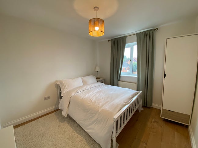 Beautiful En-Suite Double Room | Stylish Home  Main Photo