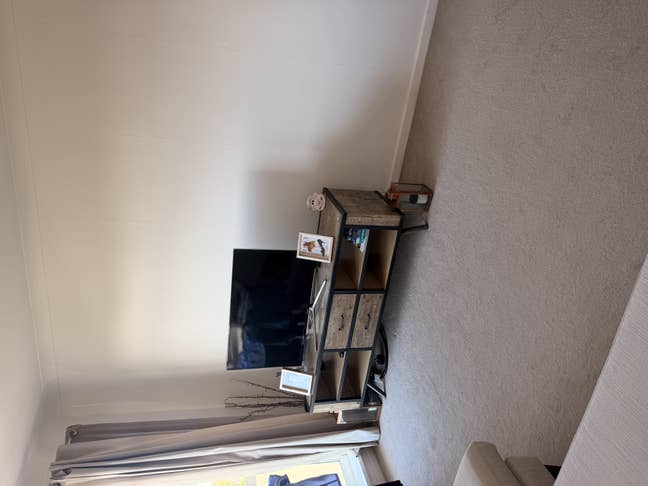 Single room available in a beautiful house Main Photo