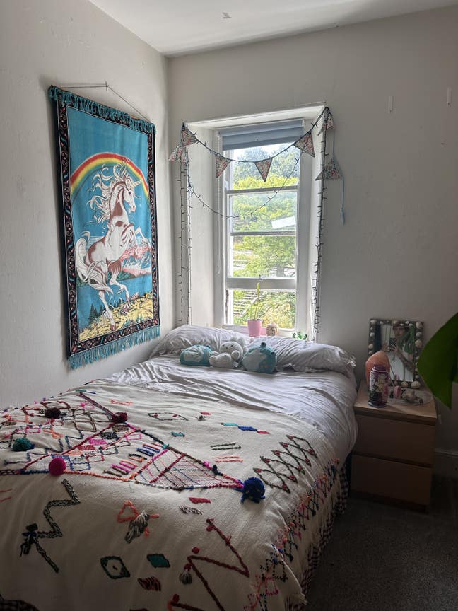 Lovely Top Floor Room Right by the Hoe!  Main Photo