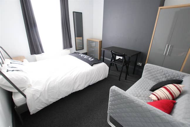 Room 3 on Castilian Terrace  Main Photo