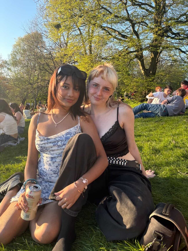 Hello!! I'm alice (F24) and i'm looking for a... Main Photo