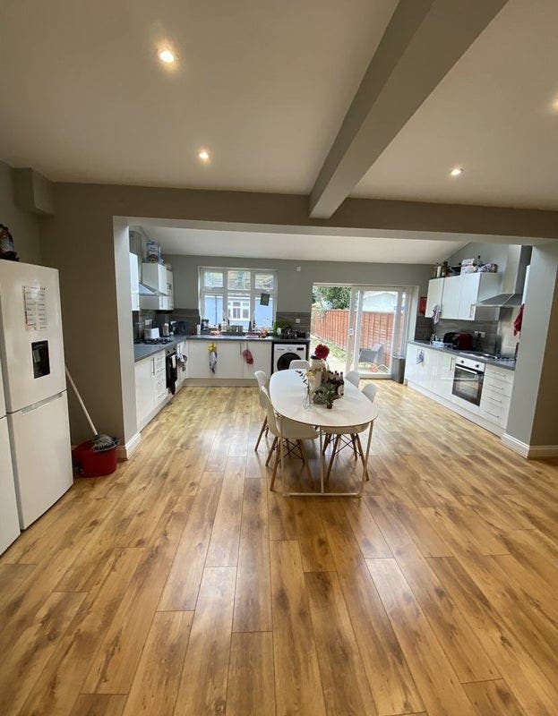 🤩Stunning Room with private bathroom NW10 🤩 Main Photo