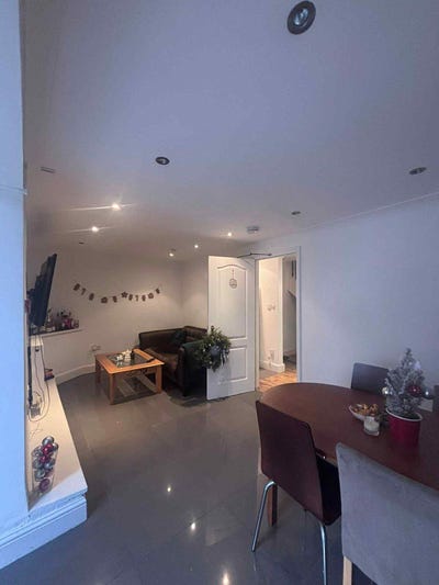Lovely Double Room Available in Excellent Area  Main Photo