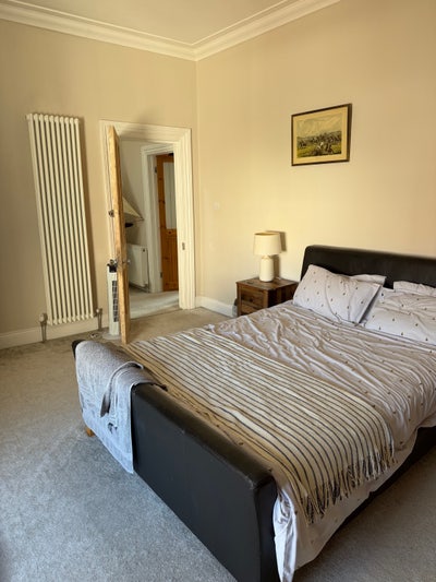 Lovely large king size room Main Photo