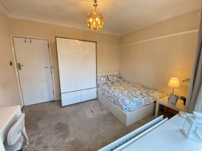 Double room close to Acton Town Station  Main Photo