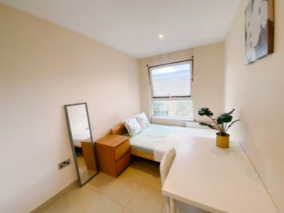 Spacious Room - Marylebone Main Photo