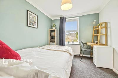 Student Rooms Available - Thoday Street Main Photo