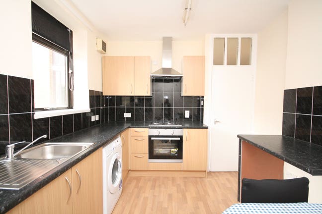 Beautiful 3 bedroom crouch hill (no lounge) Main Photo