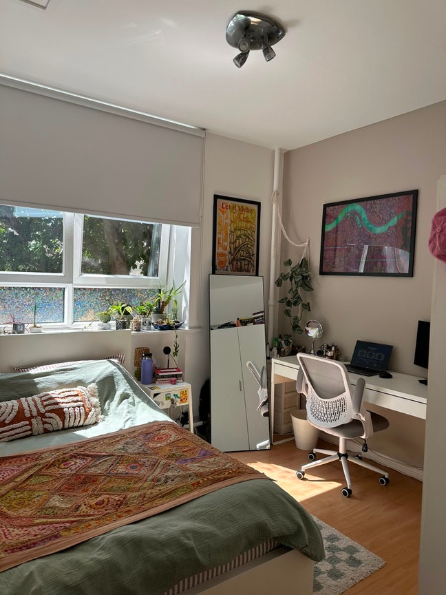 Double bedroom in Bethnal Green flat  Main Photo