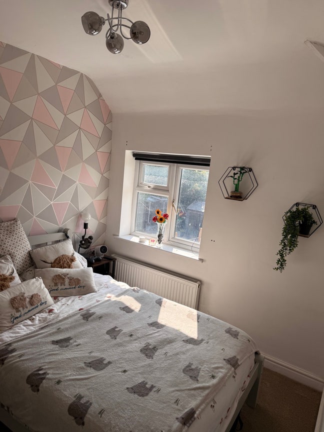 Small double room to rent  Main Photo