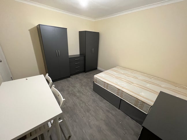 Beautiful Self-C Studio |HA9 1400pcm Bill Included Main Photo