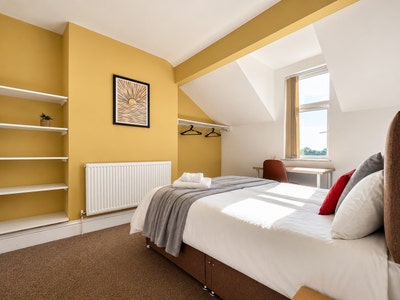 ✨ 4 Large Double Rooms with Private En-Suites 💫 Main Photo
