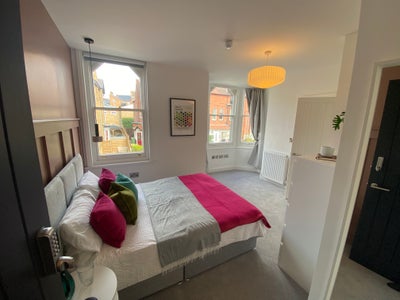 Contemporary En‑Suite Rooms | Professional House Main Photo
