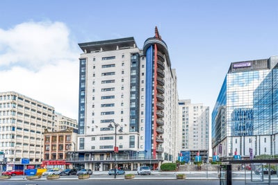 Fully furnished 3-bedroom, 2-bathroom flat in the  Main Photo