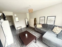 Stylish 2-Bed Apartment on Wynford Road, N1 Main Photo