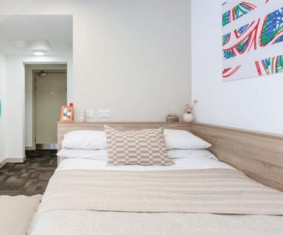 Tenancy Takeover – Premium Student Ensuite Room Main Photo