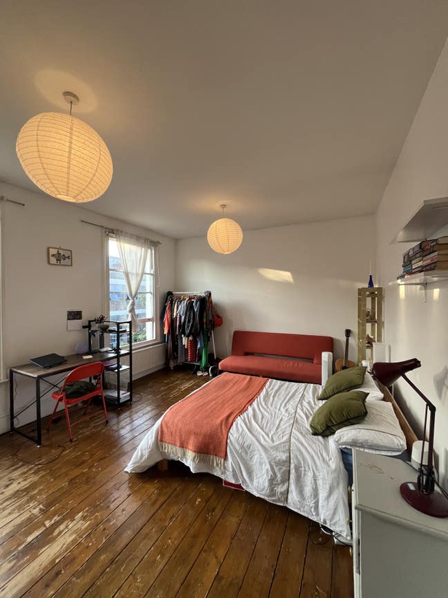 Couple Wanted: Huge double room in Hackney Main Photo