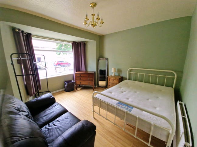 Large, bright double room available  Main Photo