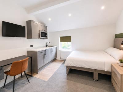 ** Studio & En Suite City Centre! No Bills to Pay! Main Photo